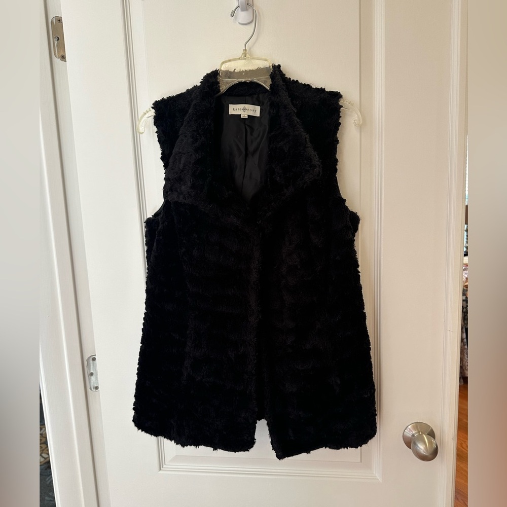 Kate Rosy faux fur black soft vest‎
